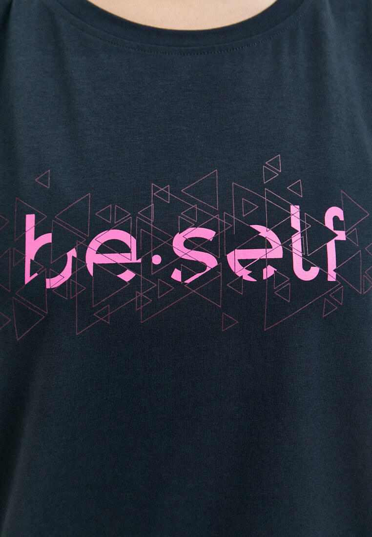 Футболка с геометрическим принтом BeSelf графитовая