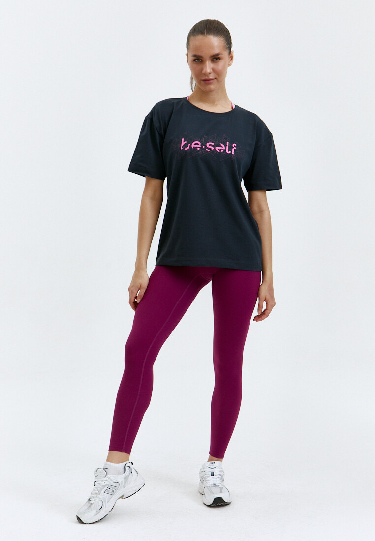 Футболка с геометрическим принтом BeSelf графитовая