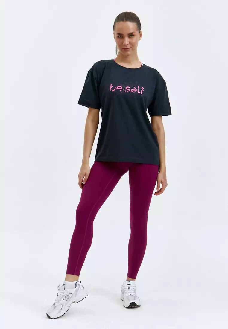 Футболка с геометрическим принтом BeSelf графитовая