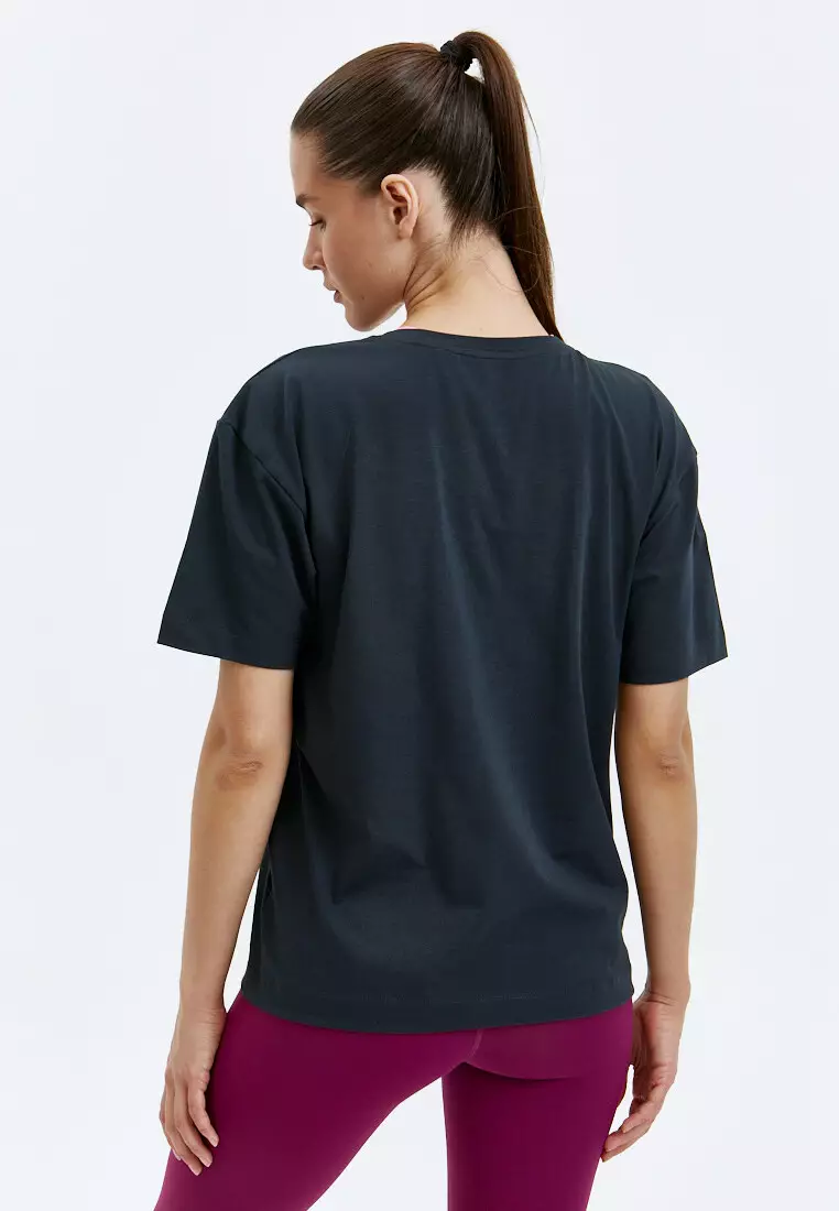 Футболка с геометрическим принтом BeSelf графитовая