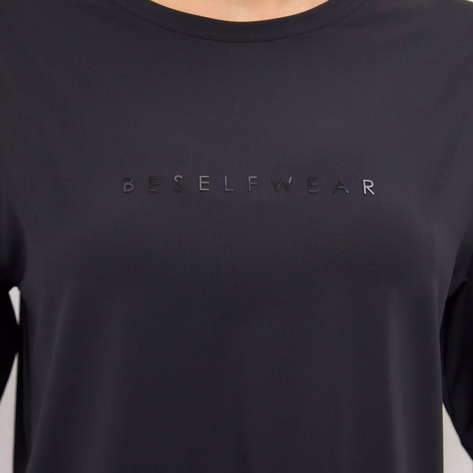 Футболка SATIN BASE черная